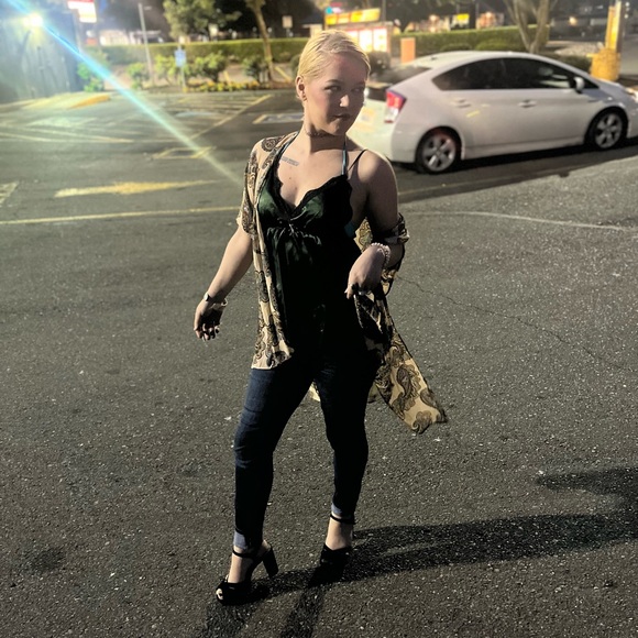 Meet HAILEY🧘🏼‍♀️ - Picture 5 of 7